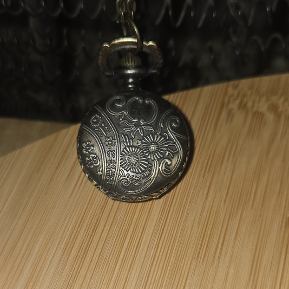 Vintage Style Gold Pocket Watch Pendant - Picture 4 of 14